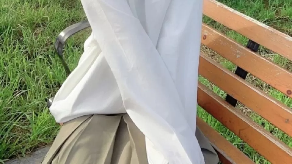 51吃瓜网的R星精选视频与每日大赛观察：长椅边的白衣曝光视频封面